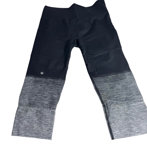 Lululemon NWOT Seamlessly Street Crop Black/Grey Heather Leggings Sz 6 - Picture 2 of 8
